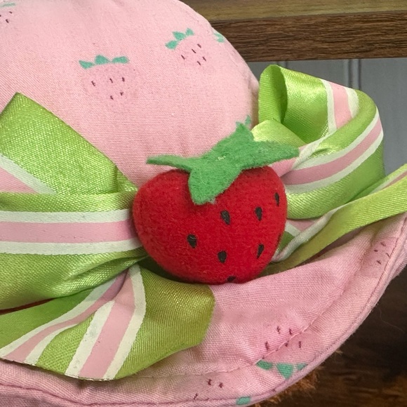Vintage - Strawberry Shortcake Doll with Pink Hat and Striped Shirt - Picture 3 of 5